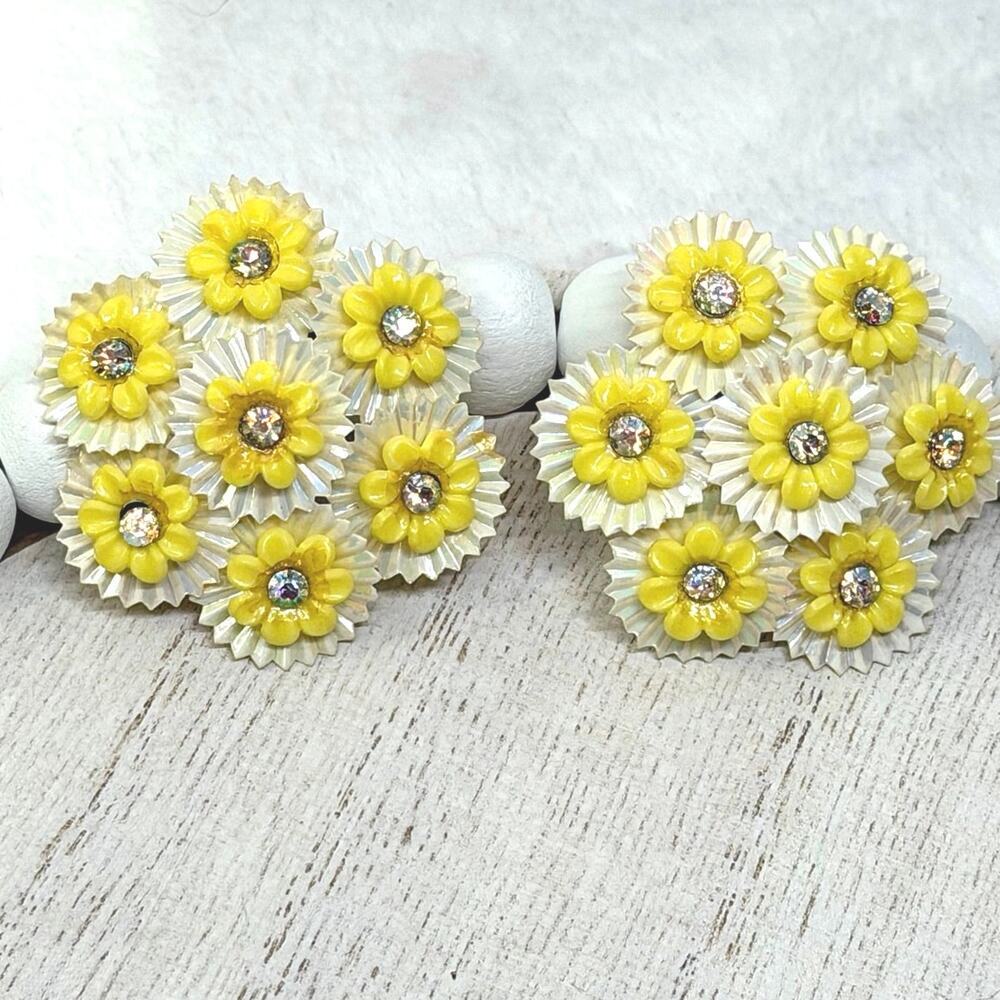 Vintage Coro Yellow & White Floral Clip-Ons ✨ - Picture 3 of 4